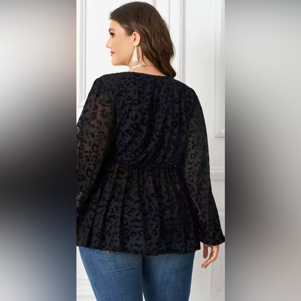 New Bloomchic Animal print velvet and sheet lining peplum style top size 1X 182 - Picture 2 of 5